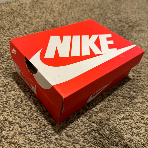 NEW Nike Air Max Plus PS size 11 Kids - Picture 6 of 7